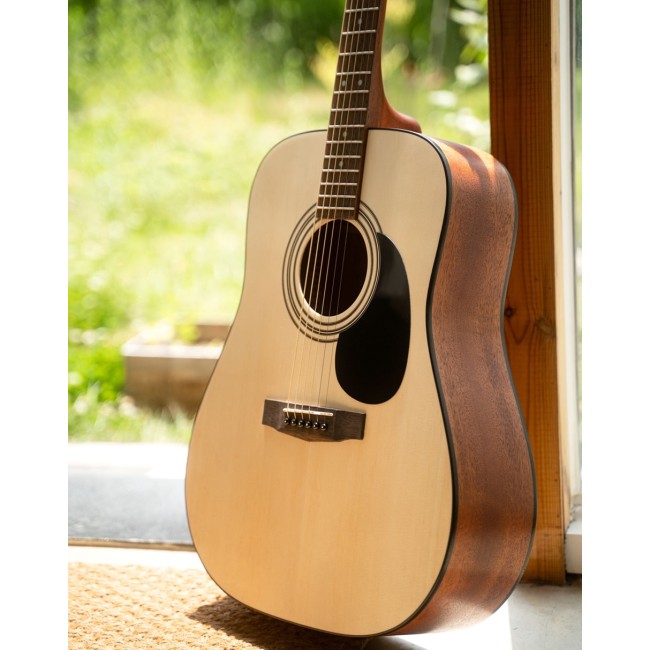 Akustiskās ģitāras komplekts Cort AD810 OP-SET