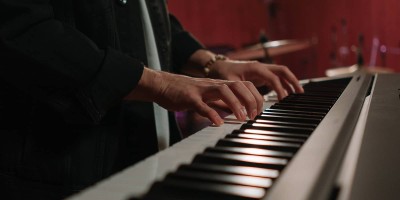 Kā izvēlēties savas digitālās klavieres