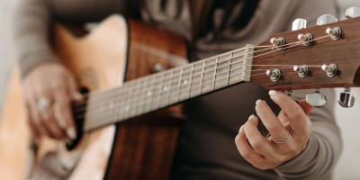 Kā pareizi noskaņot ģitāru